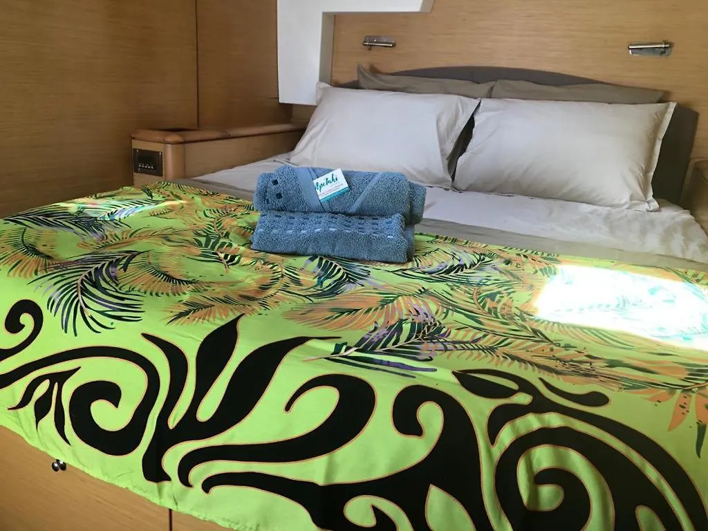 Bateau-hôtel Hotel Catamaran Apetahi à Uturoa