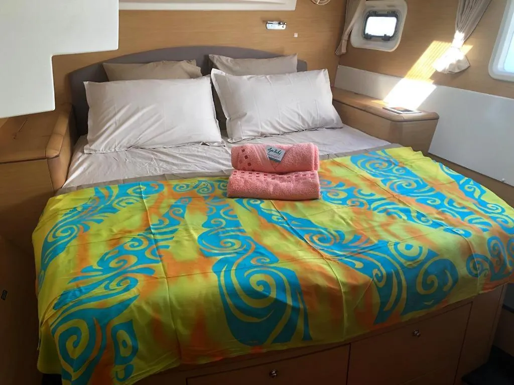 Catamaran Apetahi Hotel Uturoa Botel
