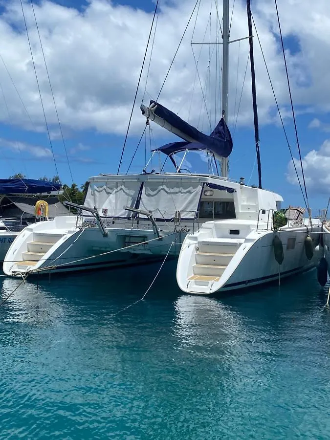 Bateau-hôtel Hotel Catamaran Apetahi à Uturoa Polynésie française